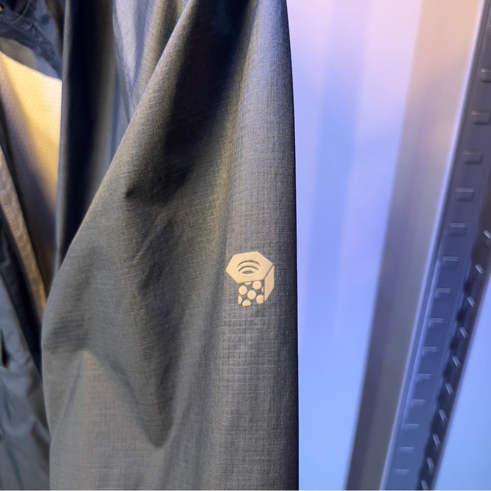 Mountain Hardware 3/4 rain jacket in super condition!!!! - Picture 11 of 15